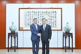 L’ambassadeur du Vietnam en Chine, Pham Thanh Binh, et le président du Conseil chinois pour la promotion du commerce international, Ren Hongbin. Photo : VNA