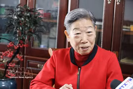 Mme Yu Shuhui au micro de l’Agence vietnamienne d’information (VNA) en Chine. Photo: VNA