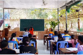 Les enceintes des pagodes de la province d’An Giang deviennent des salles de classe gratuites pour les enfants khmers. Photo: baoangiang.com.vn