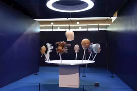 L’exposition « Alien Self » explore la relation entre l’humain et l’intelligence artificielle, en mettant en lumière la créativité, l’éthique et l’approche centrée sur l’humain de l’UNESCO en matière d’IA. Photo : exhibo.art