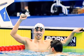 Le nageur vietnamien Nguyên Huy Hoàng remporte deux médailles d'or aux Championnats aquatiques d'Asie 2025. Photo : baovanhoa.vn