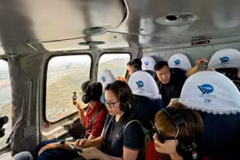 Un vol en hélicoptère au-dessus de Hô Chi Minh-Ville est une expérience à couper le souffle qui offre une vue imprenable sur la mégapole du Sud. Photo: sggp.org.vn