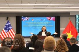 La professeure Nguyên Thi Liên Hang, directrice de l’Institut d'Asie orientale Weatherhead de l’Université Columbia s’exprime lors de l’événement. Photo : VNA