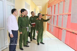 Une délégation du Département de la sécurité publique de Ninh Binh inspecte les préparatifs des élections au Centre de détention n° 2, dans le quartier de Ly Thuong Kiêt. Photo : VNA