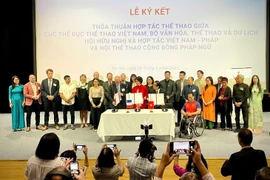 Un accord de coopération a été signé entre le Département des Sports, l’Association d’amitié et de coopération Vietnam-France et l’Association francophone pour le sport. Photo: AFS