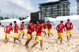 Les joueurs de l'équipe vietnamienne de beach soccer effectueront leur entraînement dans la ville de Dà Nang en vue de la Coupe d'Asie de beach soccer de l'AFC 2025 en Thaïlande. Photo : VFF