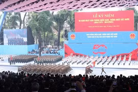 Cérémonie nationale et défilé pour célébrer le 50e anniversaire de la libération du Sud et de la réunification nationale, à Hô Chi-Minh-Ville, le 30 avril. Photo: VNA