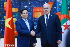 Le Premier ministre Pham Minh Chinh (à gauche) et le président de l’Assemblée populaire nationale (APN), Brahim Boughali. Photo : VNA