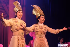Le théâtre Trân Huu Trang ouvrira le Festival nocturne du livre et de la culture dans la rue des livres de Hô Chi Minh-Ville avec un programme mettant en valeur les arts traditionnels et la musique folklorique. Photo : tuoitre.vn
