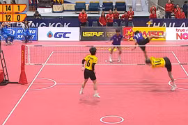 Après une victoire convaincante sur le Myanmar, l'équipe féminine de sepak takraw du Vietnam a atteint les sommets de la discipline. Photo: thethaovanhoa.vn