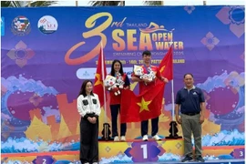 Une nouvelle médaille d'or pour l’équipe vietnamienne lors de la dernière journée de compétition des Championnats d'Asie du Sud-Est de natation en eau libre 2025. Photo: Association vietnamienne des sports aquatiques