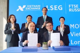 Signature du protocole d’accord entre la VNX et FTSE Russell au siège de la LSE. Photo: VNA