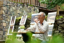 Yasushi Ogura lors du 10e anniversaire du café Cực Bắc, en août 2025. Photo : Zingnews