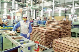 Transformation de produits de bois pour l'exportation. Photo: VNA