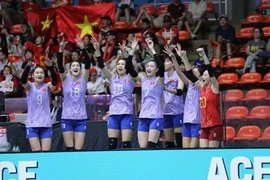 L’équipe féminine vietnamienne de volley-ball remporte l'argent aux 33e Jeux d'Asie du Sud-Est. Photo: laodong.vn