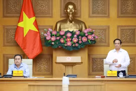 Le Premier ministre Pham Minh Chinh (à droite) et le président de l’Assemblée nationale Trân Thanh Mân, à Hanoi, le 15 octobre. Photo : VNA