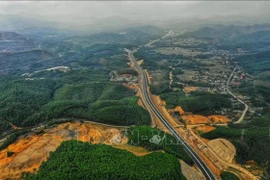 L'autoroute Ha Long-Vân Dôn vue d'en haut. Photo: VNA