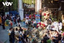 Organisé par la Faculté des industries culturelles et du patrimoine de l’Université nationale du Vietnam à Hanoï, en collaboration avec Complex 01 et plusieurs partenaires, le programme a proposé un espace académique et créatif mettant en lien étudiants et patrimoines. Photo: VOV