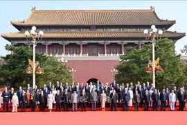 Le président vietnamien Luong Cuong et les dirigeants étrangers posent lors de la de la cérémonie du 80e anniversaire de la victoire des peuples du monde sur le fascisme, à Pékin, en Chine. Photo : VNA