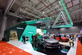 La marque automobile tchèque présente 5 nouveaux produits automobiles Salon de l'automobile du Vietnam 2024, Hô Chi Minh-Ville. Photo : VMS
