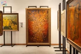 Des peintures laquées de neuf artistes sont exposées à l'exposition « Évolution du patrimoine » à Hanoi. Photo : znews.vn