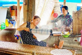 Aujourd'hui, une soixantaine de familles maintiennent une production régulière dans le village, un chiffre qui atteint près de 200 pendant la période précédant le Têt – un nombre toujours bien inférieur à celui d'il y a plusieurs décennies. Photo: laodong.vn