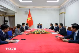 Le Premier ministre Pham Minh Chinh s’entretient au téléphone avec son homologue malaisien Anwar Ibrahim. Photo : VNA