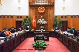 Le Premier ministre Pham Minh Chinh (centre) préside la 9e réunion du Comité directeur du gouvernement sur l’examen de la mise en œuvre de la résolution n°18-NQ/TW du 12e Comité central du Parti. Photo: VNA