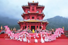 Quand le site devient spectacle : ouverture de la fête de Tây Yên Tu, dans la province de Bac Ninh (Nord). Photo : VNA
