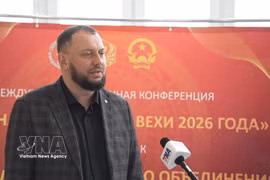 Le Dr Anton Bredikhin, de l’Académie des sciences de Russie, au micro de la VNA. Photo : VNA