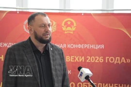 Le Dr Anton Bredikhin, de l’Académie des sciences de Russie, au micro de la VNA. Photo : VNA