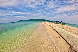 Plage de l’île de Ca Chép. Photo: VNA