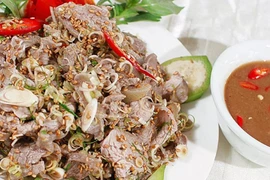 La viande de chèvre vietnamienne au jus de citron figure parmi les 36 meilleurs plats à base de chèvre au monde. Photo : vietnamnet.vn