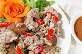La viande de chèvre vietnamienne au jus de citron figure parmi les 36 meilleurs plats à base de chèvre au monde. Photo : Journal Nông nghiêp