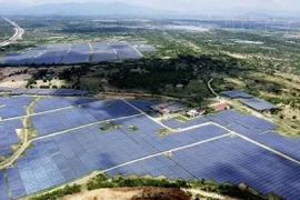 Un projet d'énergie solaire dans le district de Thuân Nam, province de Ninh Thuân (Centre). Photo: VNA