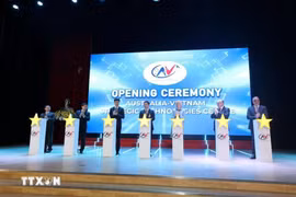 Le Centre technologique stratégique Australie-Vietnam (AVSTC) fait ses débuts à Hanoi, le 11 juin. Photo : VNA