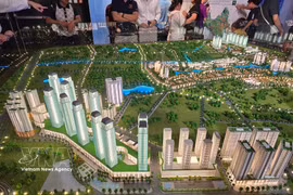 Paysage le long du boulevard Thang Long. Le plan directeur repose sur un modèle urbain qualifié de «multi-niveaux, multi-couches, multi-pôles et multi-centres. Photo: VNA