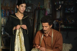 Scène du film "Le Bleu du caftan", délicate chronique d'une renaissance amoureuse par la cinéaste marocaine Maryam Touzani.
