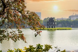 Le Nord du Vietnam connaît une diminution des précipitations et un ciel ensoleillé, tandis que le Sud est confronté à des vagues de chaleur locales dépassant les 35°C. Photo : VietnamPlus