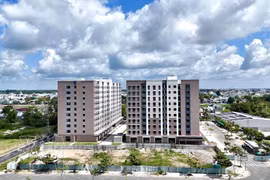 De nombreuses mesures incitatives et une réglementation transparente sont en place pour encourager les investisseurs à participer à la construction de projets de logements sociaux. Photo : VNA