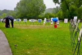 L’exposition présente 50 clichés sur la population, la culture et les paysages vietnamiens. Photo : VNA