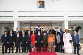 Délégués lors des entretiens entre le vice-président de l’Assemblée nationale du Vietnam, Vu Hông Thanh, et le vice-président de l’Assemblée nationale de Côte d’Ivoire, Woi Mela Gaston. Photo : VNA