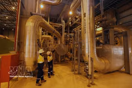 Production d'électricité à la centrale thermique de Nghi Son 2, dans le quartier de Nghi Son, province de Thanh Hoa. Photo : VNA