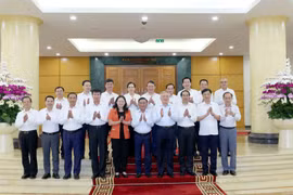 Le groupe de travail du Politburo et la permanence du Comité du Parti de la province de Dak Lak. Photo : VNA