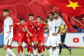 Les joueurs vietnamiens célèbrent leur premier but lors de la victoire 2-0 contre le Bangladesh lors du match du groupe C des éliminatoires de la Coupe d'Asie des moins de 23 ans de l'AFC 2026, le 3 septembre dans la province de Phu Tho. Photo : VFF