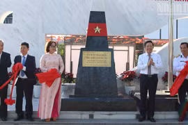 Inauguration de la plaque commémorative du Comité populaire de la zone spéciale de Hoàng Sa. Photo : baoquangninh.vn