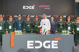Présence des responsables du groupe Viettel et du groupe émirati EDGE à la cérémonie de signature du protocole d’accord. Photo : VNA