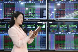 L’annonce officielle faite le 8 octobre par FTSE Russell du relèvement du classement du Vietnam, passant du statut de marché frontière à celui de marché émergent secondaire, est considérée comme une réalisation historique. Photo: congthuong.vn