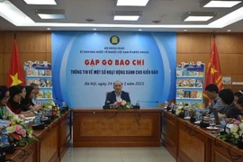 Le vice-président du Comité d’Etat chargé des Vietnamiens résidant à l’étranger Nguyên Manh Dông lors de la rencontre avec la presse. Photo: baochinhphu.vn