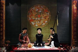 Le ca trù, aussi appelé "chant a dao", est une forme complexe de poésie chantée que l’on trouve dans le Nord du Vietnam et qui utilise des paroles écrites selon des formes poétiques vietnamiennes traditionnelles. Photo: VNA